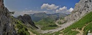 57 Dalla Bocchetta di Corna Piana (2078 m) sul sent. 218 per Passo Branchino  lunga discesa su ghiaioni  